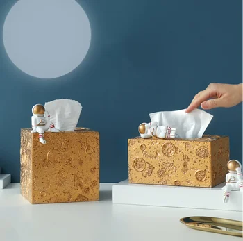 Креативната кутия за хартия астронавти от смола, ролка за съхранение на бижута в скандинавски стил, домакински лека луксозна кутия за салфетки астронавти