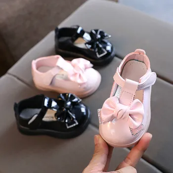 Пролет-есен нова детска ежедневни обувки за ходене е еднакво мека подметка, модни обувки с лък за момичета, малки дишаща малка кожена обувки